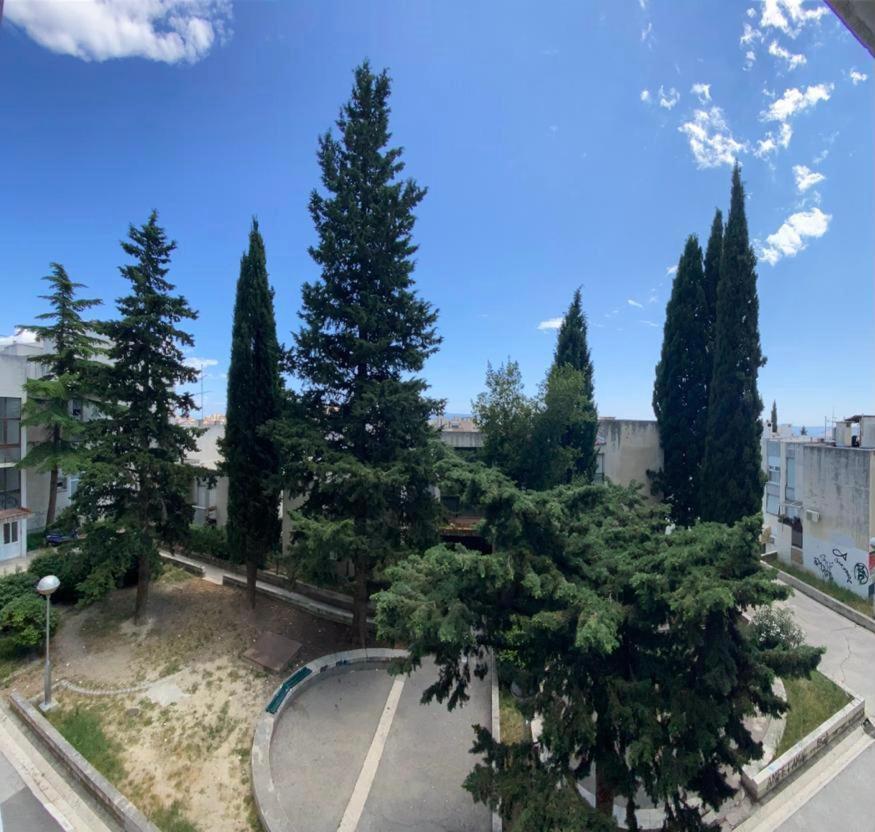 2 Bedroom Apartment/Parking/Market Split Exterior photo